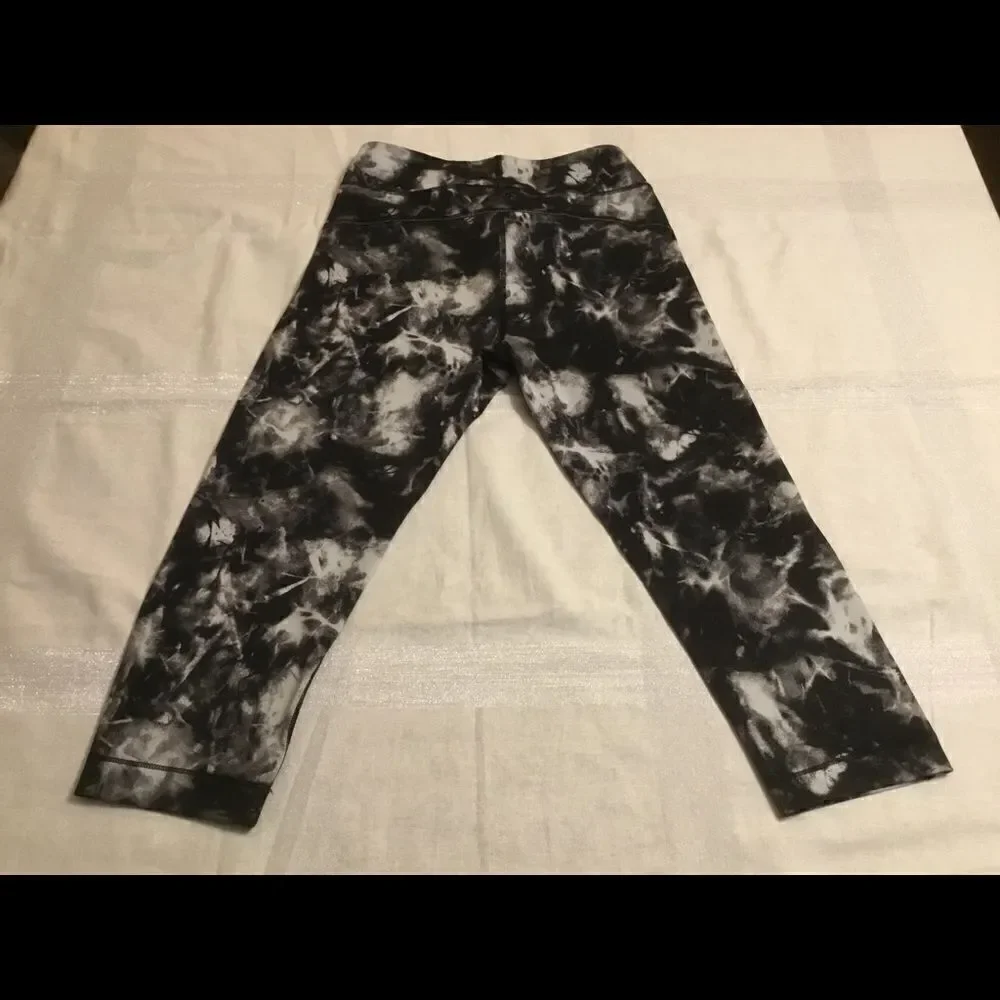Under Armour Women’s Cropped Leggings Size Small